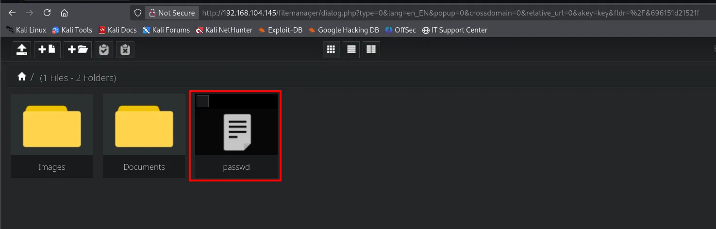 la raíz del Responsive Filemanager con Images, Documents y el fichero passwd recién aparecido, y el contador 1 Files - 2 Folders