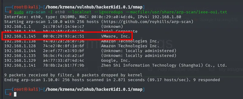 arp-scan lista los hosts del segmento y 192.168.1.145 aparece con una MAC de VMware, Inc.