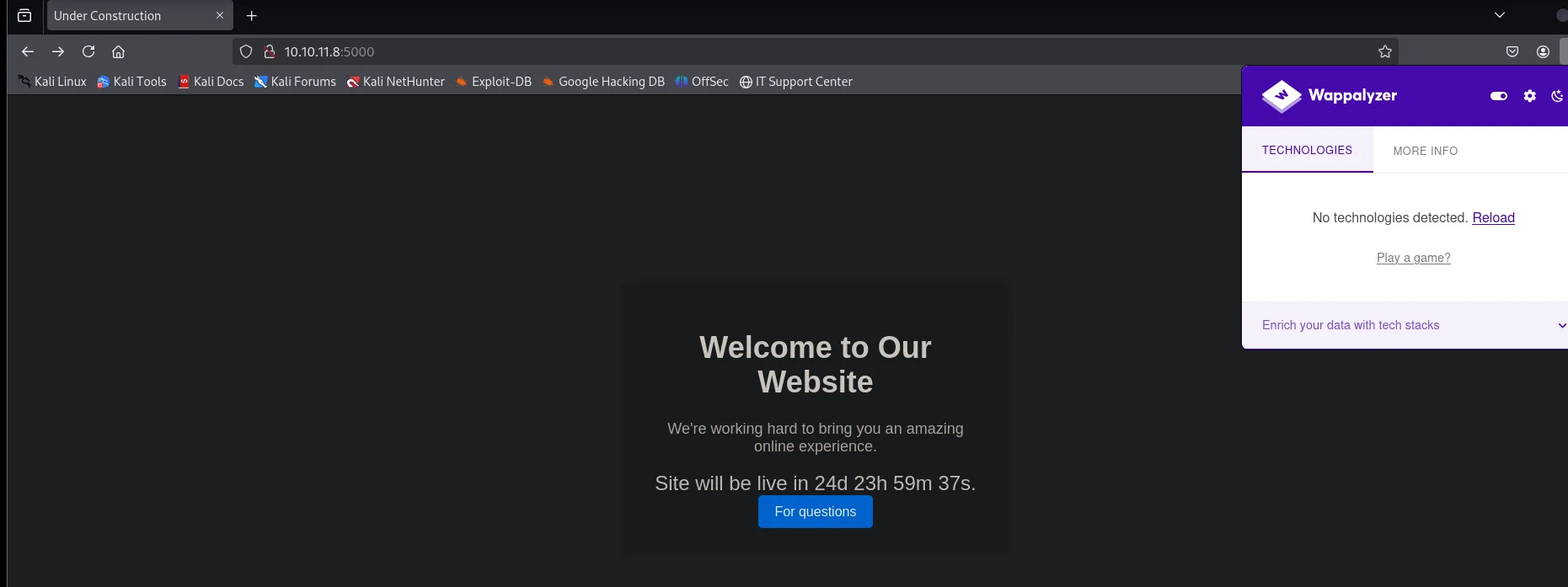 la portada Under Construction en el 5000 con su cuenta atrás y Wappalyzer informando de que no detecta tecnologías