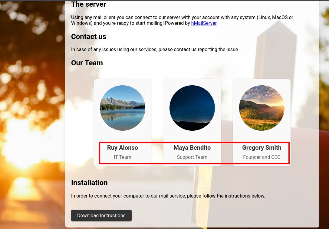 la web lista tres usuarios y un botón de descarga