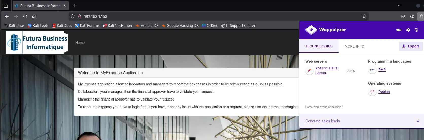 Wappalyzer sobre 192.168.1.158 detecta Apache HTTP Server 2.4.25, PHP y Debian, sobre la portada Welcome to MyExpense Application