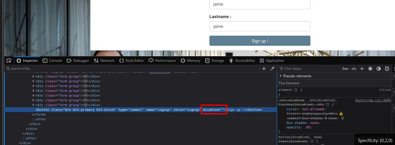 el inspector muestra el botón submit con el atributo disabled="" en el HTML