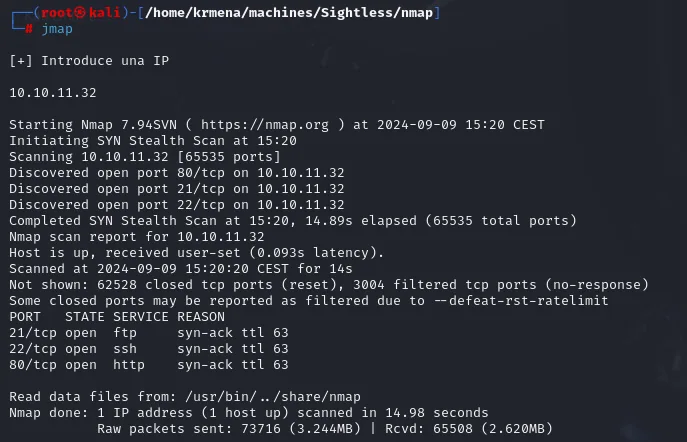nmap descubre tres puertos abiertos: 21 FTP, 22 SSH y 80 HTTP