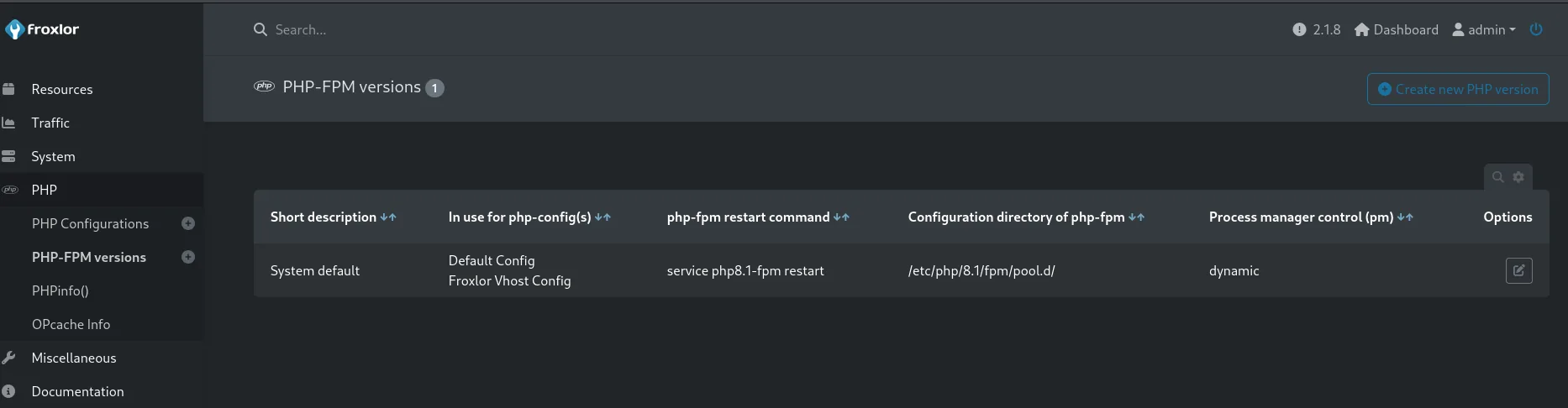 la lista de versiones PHP-FPM de Froxlor con la configuración System default y su comando service php8.1-fpm restart