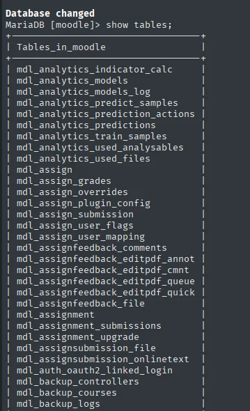 show tables listando las tablas de moodle, empezando por mdl_analytics_* y mdl_assign_*